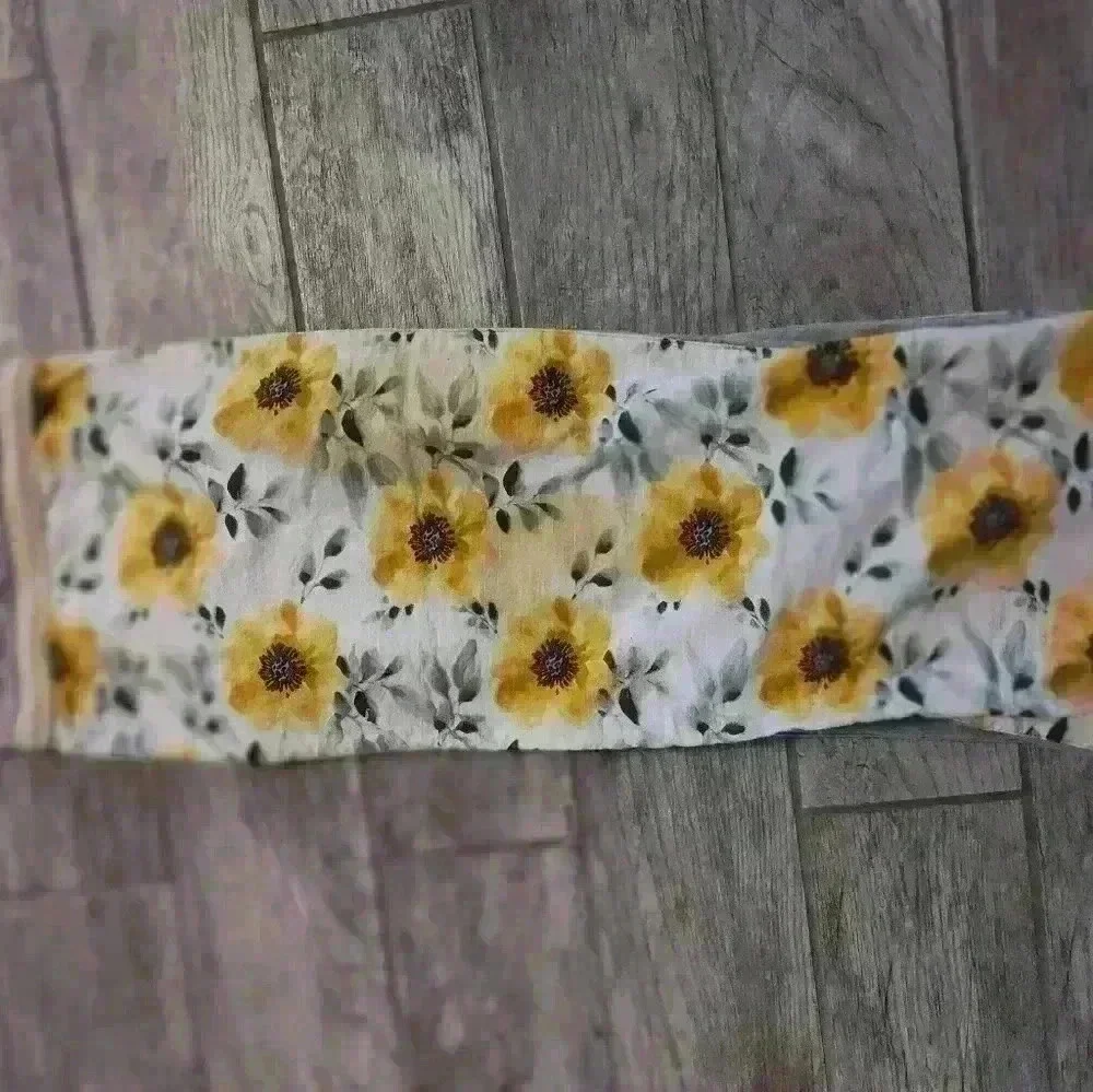 Table runner grey yellow and white